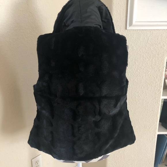 Black Fur Vest - Picture 3 of 8